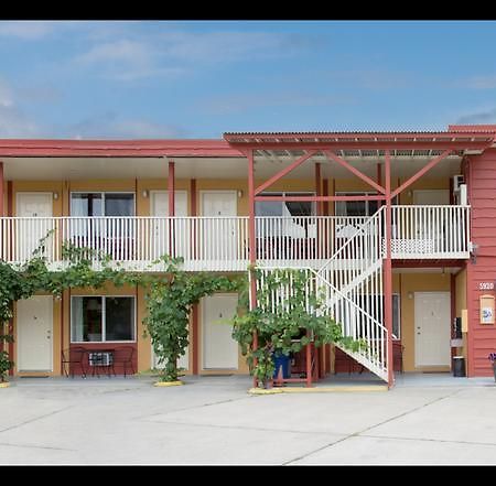 Maple Leaf Motel Inn Towne Osoyoos Exteriör bild