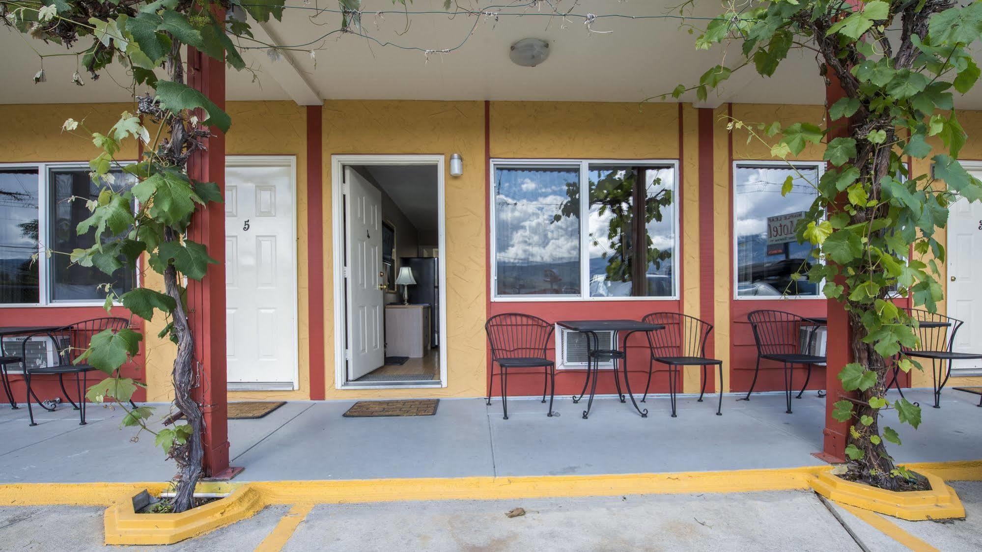 Maple Leaf Motel Inn Towne Osoyoos Exteriör bild